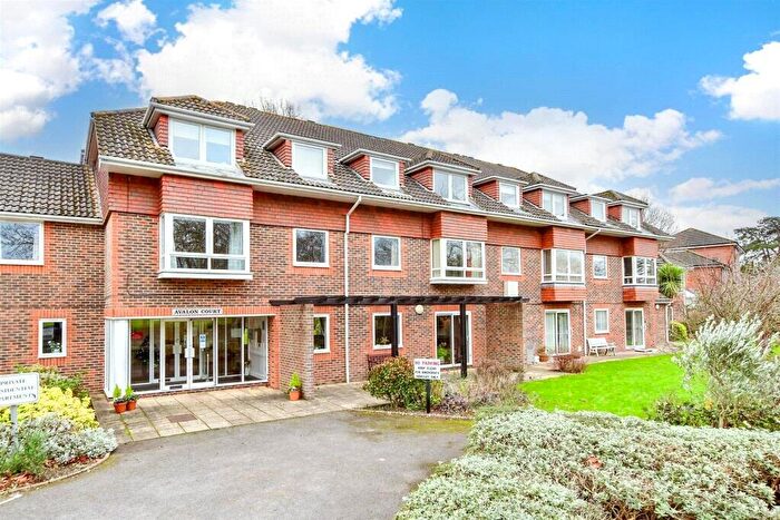 2 Bedroom Apartment For Sale In Horndean Road, Emsworth, Hampshire, PO10