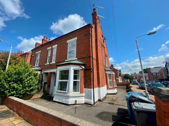 Flat To Rent In Highfield Road, West Bridgford, NG2