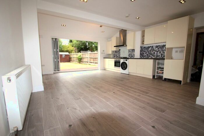 4 Bedroom End Of Terrace House To Rent In South Lane West, New Malden, London, KT3