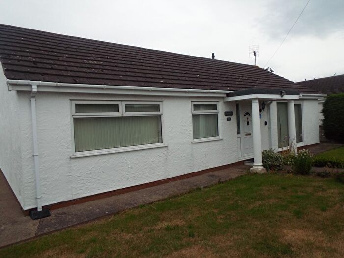 3 Bedroom Detached Bungalow To Rent In Bryn Cwnin Road, Rhyl, LL18