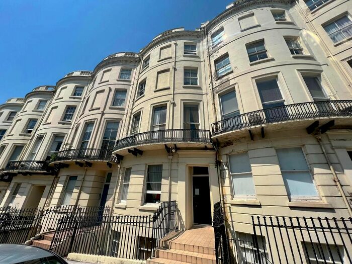 Studio To Rent In Brunswick Place, Hove, East Sussex, BN3