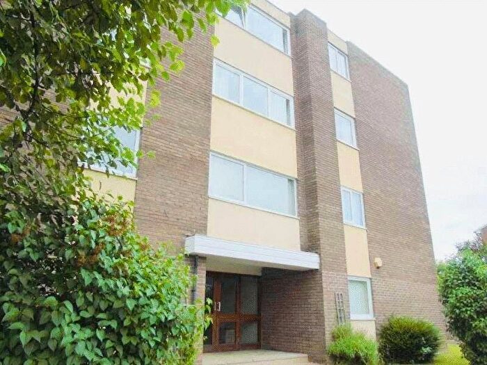 2 Bedroom Flat To Rent In Astley Court, Lakeshore, Killingworth, Newcastle Upon Tyne, NE12