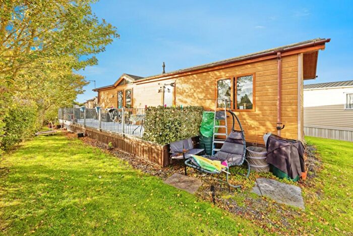 2 Bedroom Bungalow For Sale In Woodnesborough Road, Sandwich, Kent, CT13