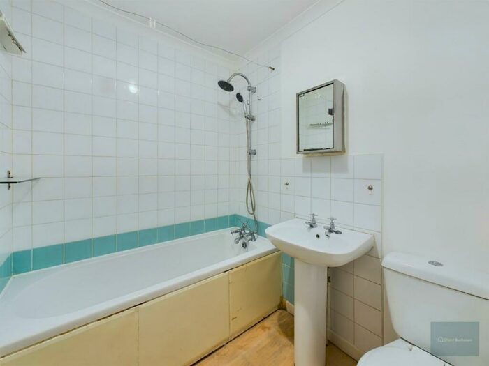 2 Bedroom Flat To Rent In Seaton Avenue, Plymouth, Devon, PL4