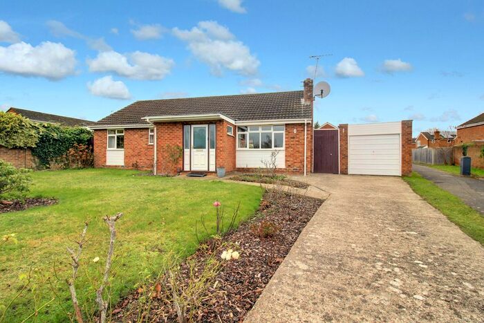 3 Bedroom Detached Bungalow To Rent In Corby Close, Woodley, Reading, RG5