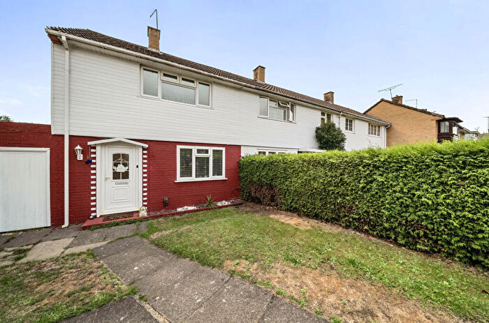 2 Bedroom End Of Terrace House For Sale In Priestwood Avenue, Bracknell, Berkshire, RG42