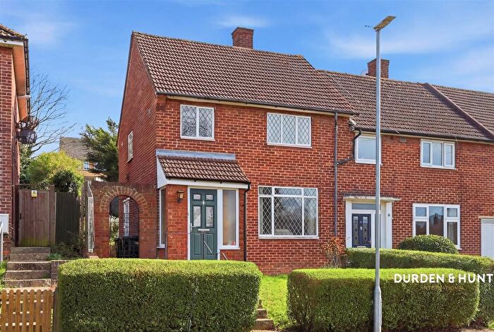 2 Bedroom End Of Terrace House For Sale In Goldingham Avenue, Loughton, IG10