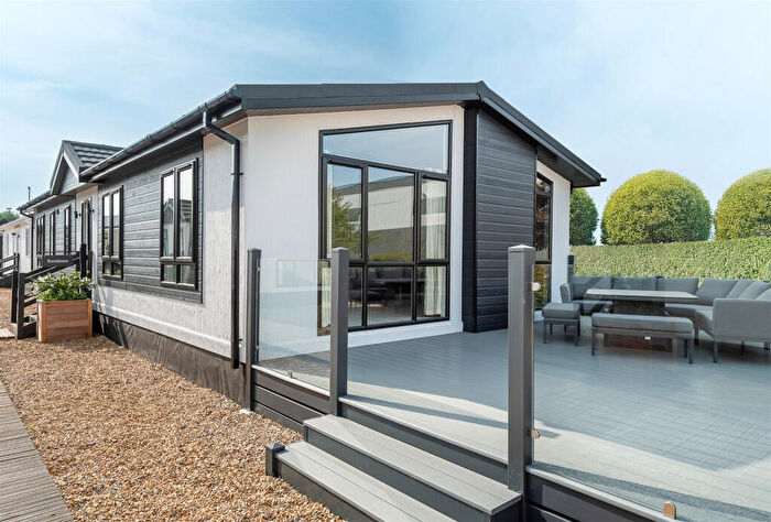 2 Bedroom Park Home For Sale In Stretton, Derbyshire, DE55
