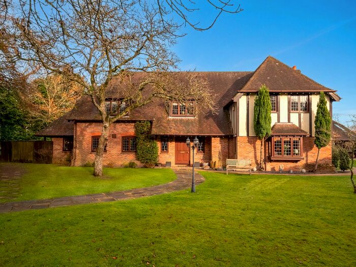 4 Bedroom Detached House For Sale In Loperwood Lane Calmore Southampton, Hampshire, SO40