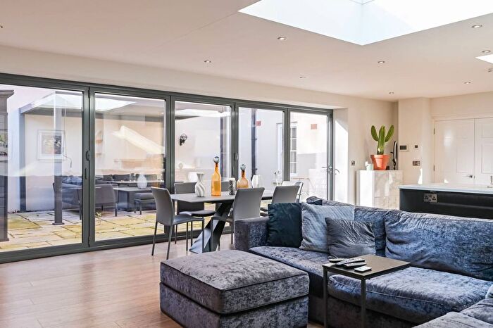 3 Bedroom Flat For Sale In Islington High Street, Angel, London, N1