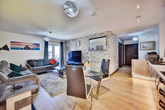 2 Bedroom Flat For Sale In Rosalind Drive, Maidstone, Kent, ME14