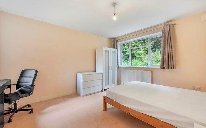 5 Bedroom Flat To Rent In Oak Hill Grove, KT6