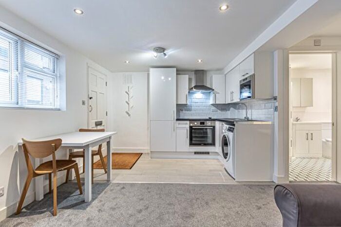 1 Bedroom Flat To Rent In Burrows Mews, London, SE1