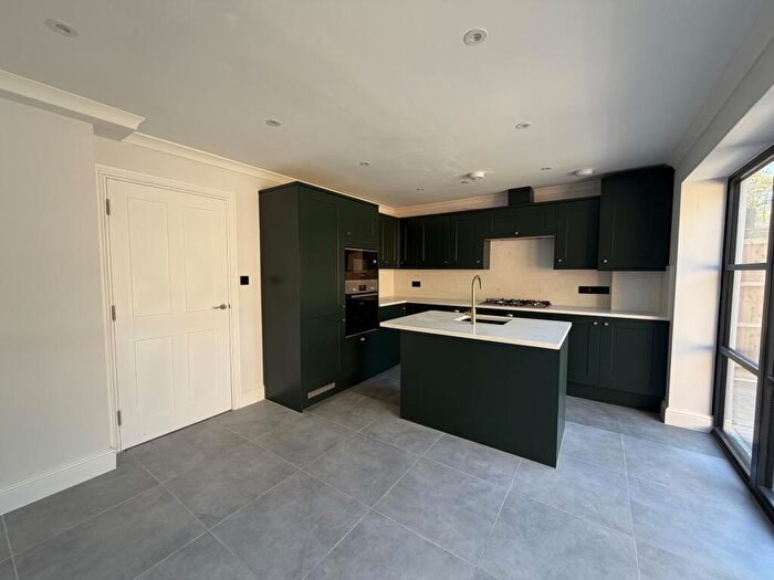 4 Bedroom House To Rent In Stokes Cottages, Tomswood Hill, Ilford, IG6