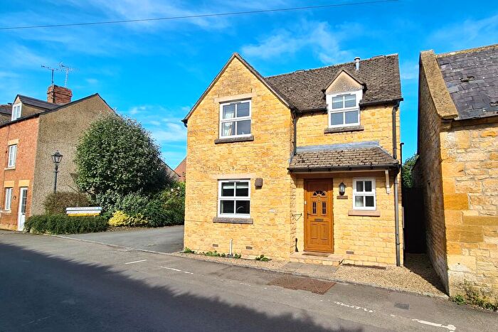 2 Bedroom Detached House For Sale In Corders Close, Moreton-in-marsh, GL56