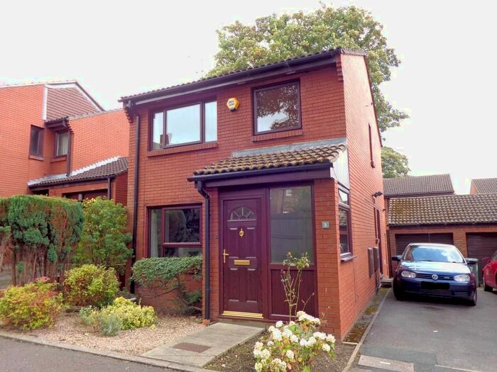 3 Bedroom Detached House To Rent In Summerhill Place, Roundhay, Leeds, West Yorkshire LS8