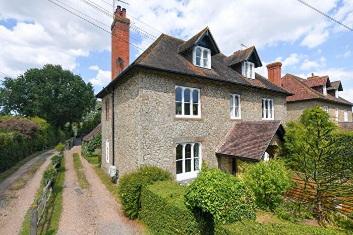 3 Bedroom Flat For Sale In The Grove, Pluckley, TN27