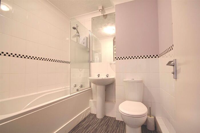 2 Bedroom Flat For Sale In Ramsey Road, St. Ives, Huntingdon, PE27
