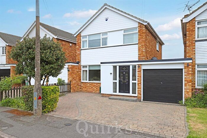 3 Bedroom Link Detached House For Sale In The Links, Billericay, CM12
