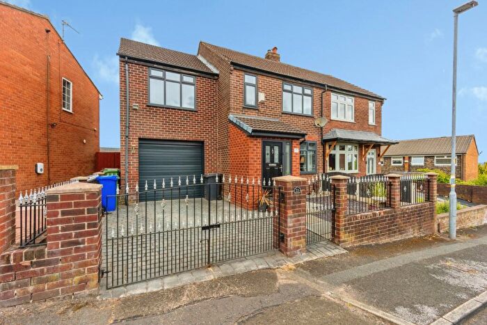 3 Bedroom Semi Detached House For Sale In Old Road, Dukinfield, Greater Manchester, SK16