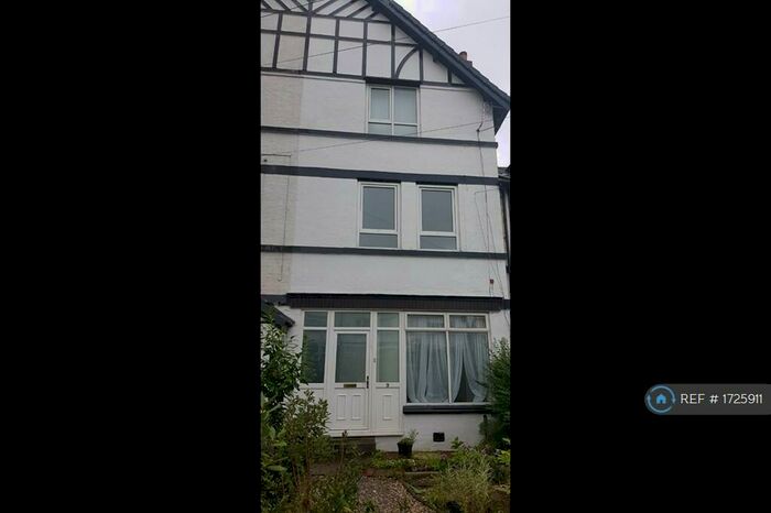 5 Bedroom Semi-Detached House To Rent In Nevile Road, Salford, M7