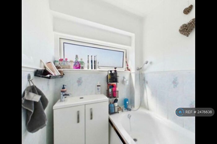 3 Bedroom Terraced House To Rent In Binstead Close, Southampton, SO16