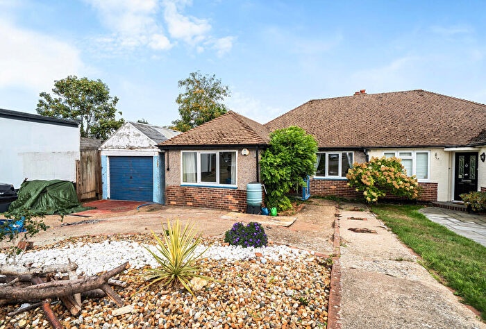 2 Bedroom Bungalow For Sale In Lodge Close, Orpington, BR6
