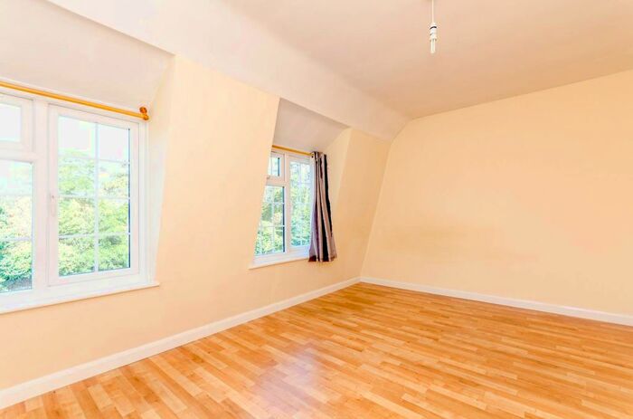 2 Bedroom Flat To Rent In London Road, Burpham, Guildford, GU4