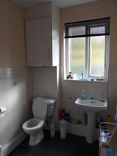 4 Bedroom Semi-Detached House To Rent In Club Street, Sheffield, S11