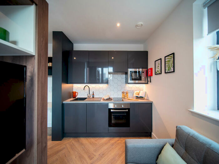 Apartment To Rent In Apt, Q Three Residence #, LS1