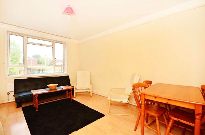 3 Bedroom Flat To Rent In Priory Green, King's Cross, London, N1