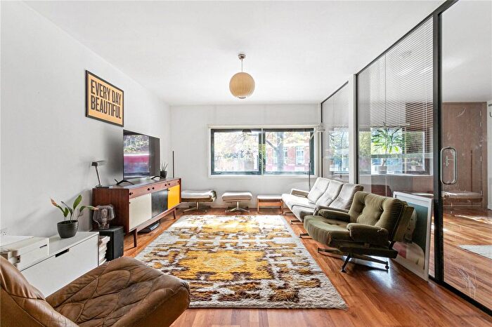 2 Bedroom Flat For Sale In Northwold Road, London, N16