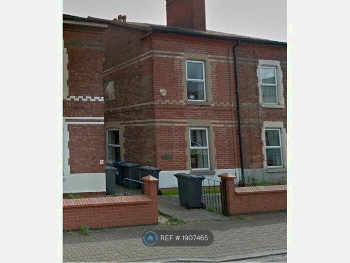 4 Bedroom Semi-Detached House To Rent In Bridge Grove, Nottingham, NG2