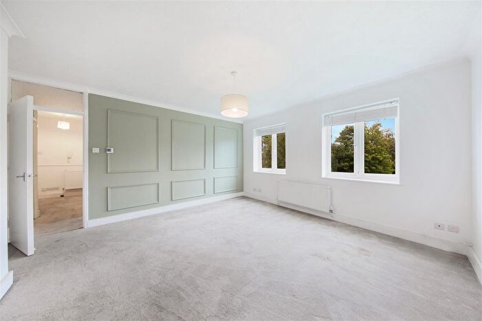 1 Bedroom Flat To Rent In Swallow Court, Lee Green, London, SE12