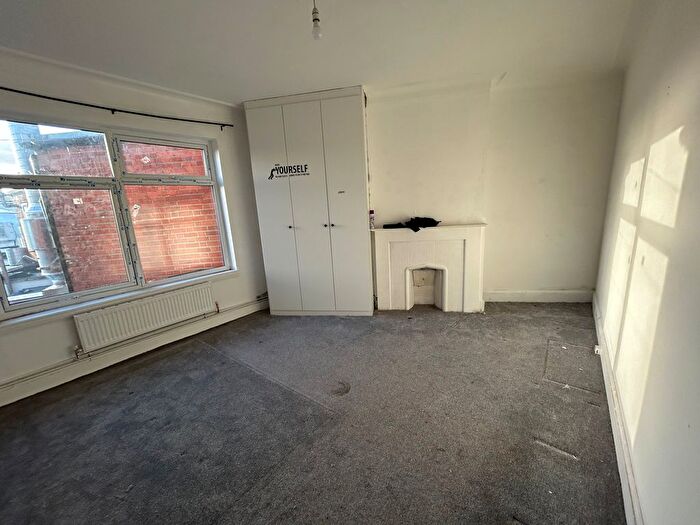 2 Bedroom Flat To Rent In Redbridge, IG4
