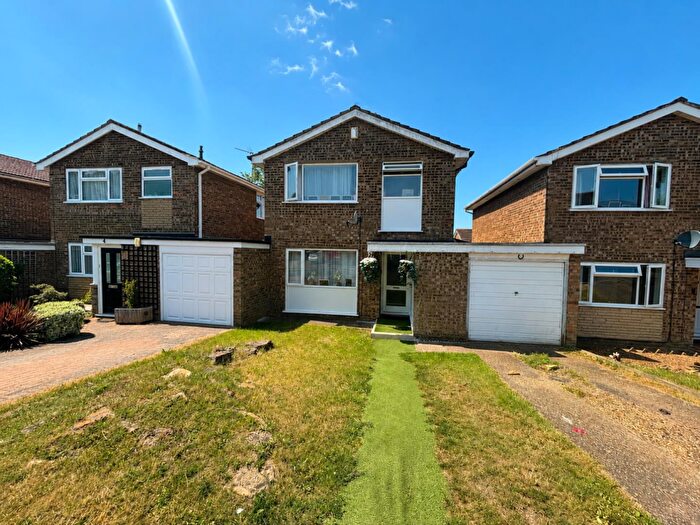 3 Bedroom Link Detached House For Sale In West Priors Court, Lings, Northampton, NN3
