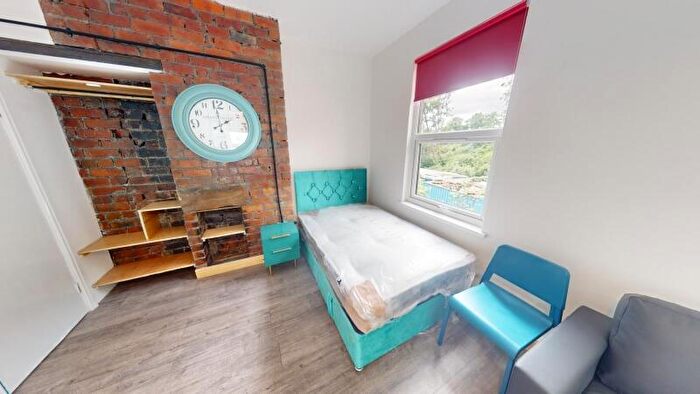 Studio To Rent In Cardigan Road, Hyde Park, Leeds, LS6