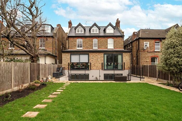 2 Bedroom Flat To Rent In Freeland Road, W5