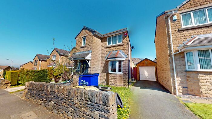 3 Bedroom Detached House For Sale In Hollybank Road, Bradford, BD7