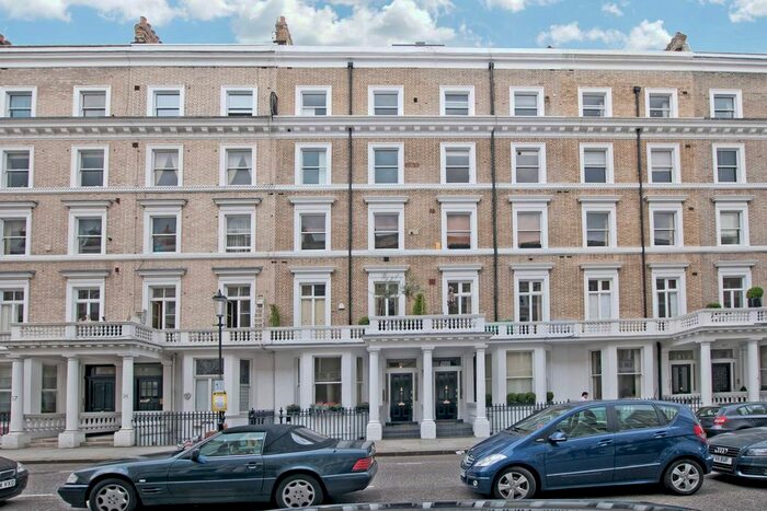 3 Bedroom Flat To Rent In Elvaston Place, South Kensington, London, SW7