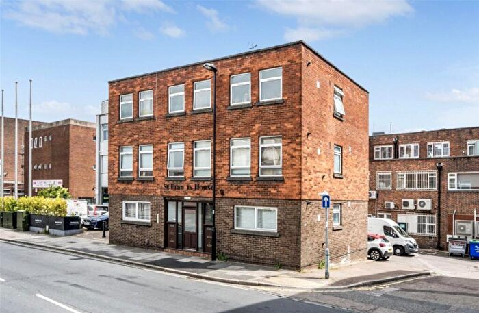 1 Bedroom Apartment For Sale In Castle Way, Southampton, Hampshire, SO14