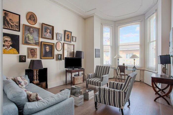 1 Bedroom Flat To Rent In Redcliffe Square, London, SW10