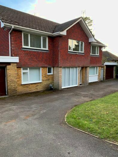 5 Bedroom Detached House To Rent In Birch Grove, Tadworth, KT20