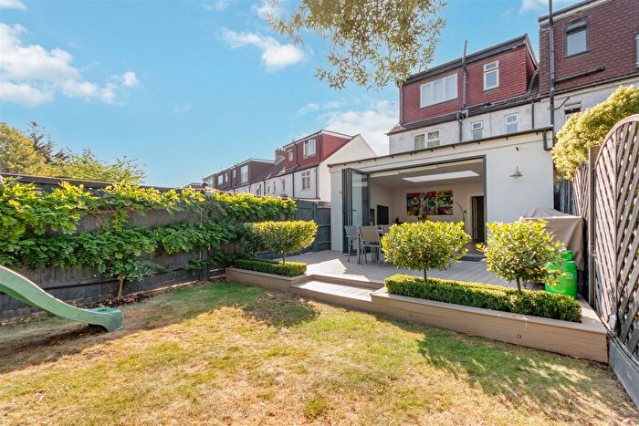 2 Bedroom Flat For Sale In Firstway, Raynes Park, SW20