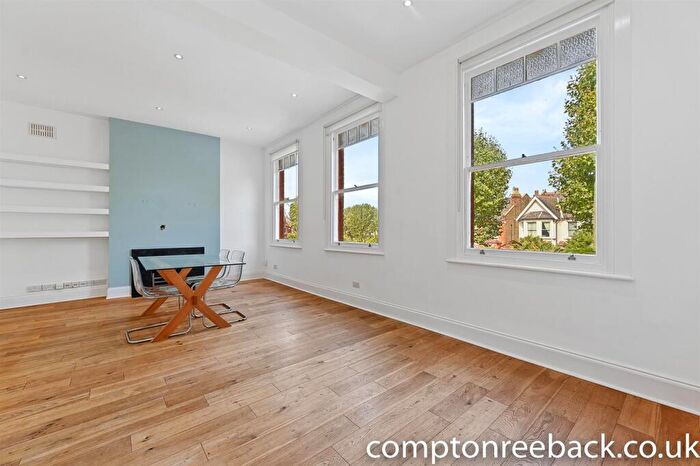 3 Bedroom Apartment To Rent In Walm Lane, NW2
