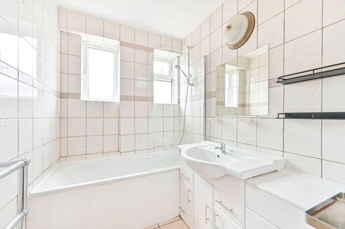 2 Bedroom Flat For Sale In Broughton Court, Ealing, London, W13