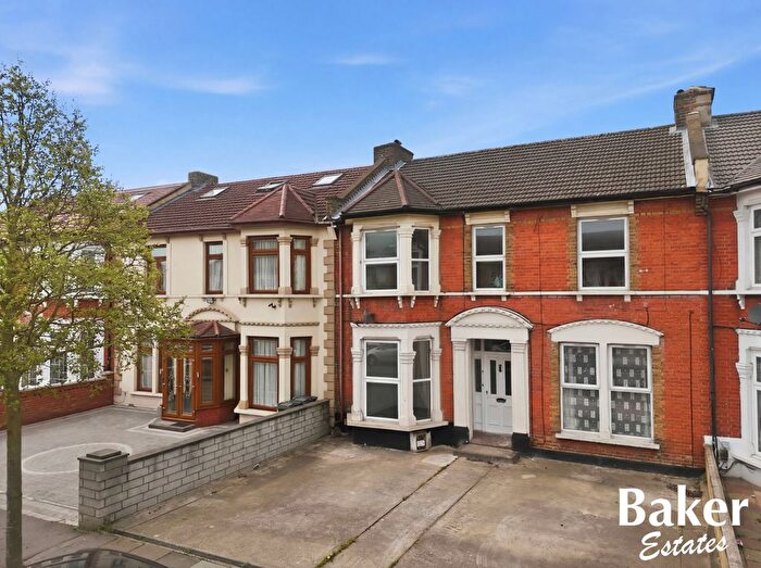 3 Bedroom Flat For Sale In Richmond Road, Ilford, IG1