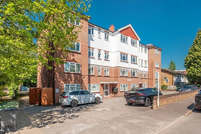 3 Bedroom Flat To Rent In Devonshire Road, Hatch End, Pinner, HA5