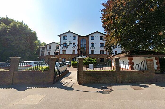 1 Bedroom Flat To Rent In Lampton Road, Hounslow, TW3