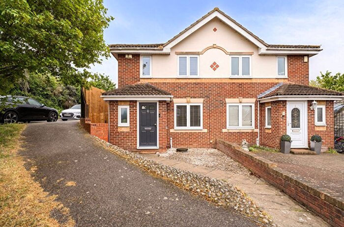 3 Bedroom Semi-Detached House For Sale In Moss Way, Darenth, Kent, DA2